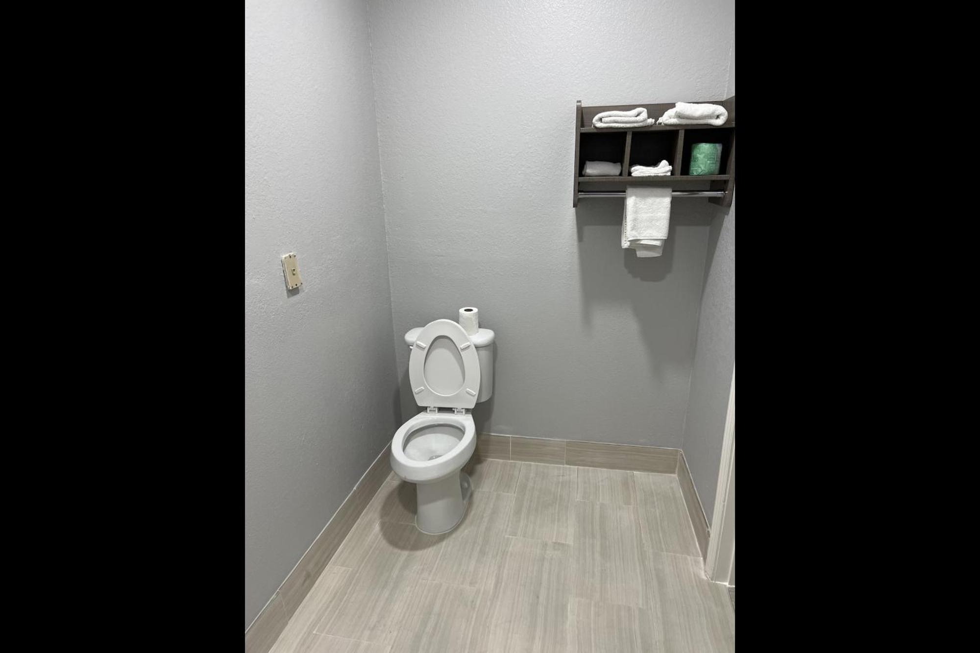 Kiwi Inn Willowbrook Hwy249 Louetta ภายนอก รูปภาพ