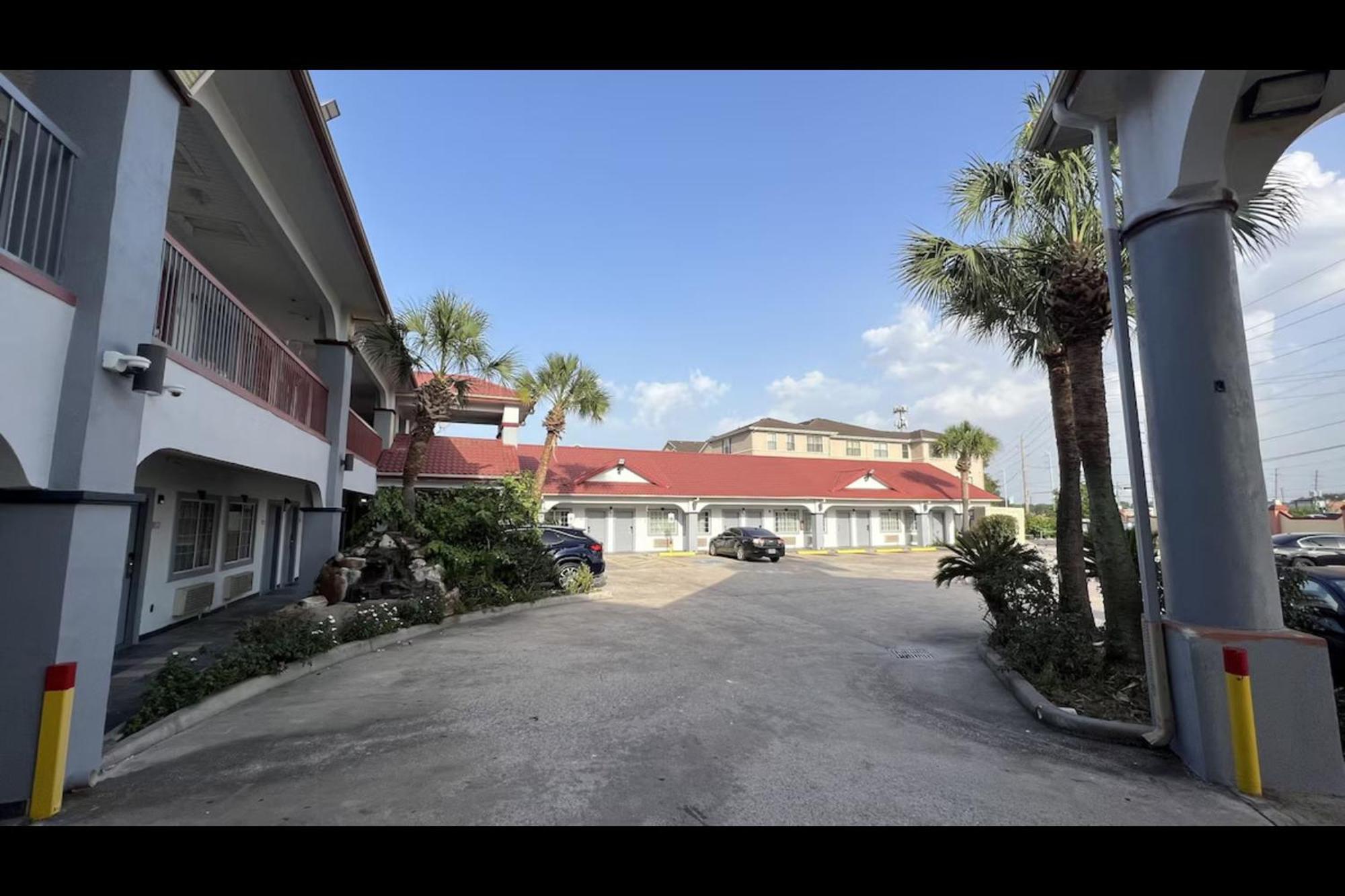 Kiwi Inn Willowbrook Hwy249 Louetta ภายนอก รูปภาพ